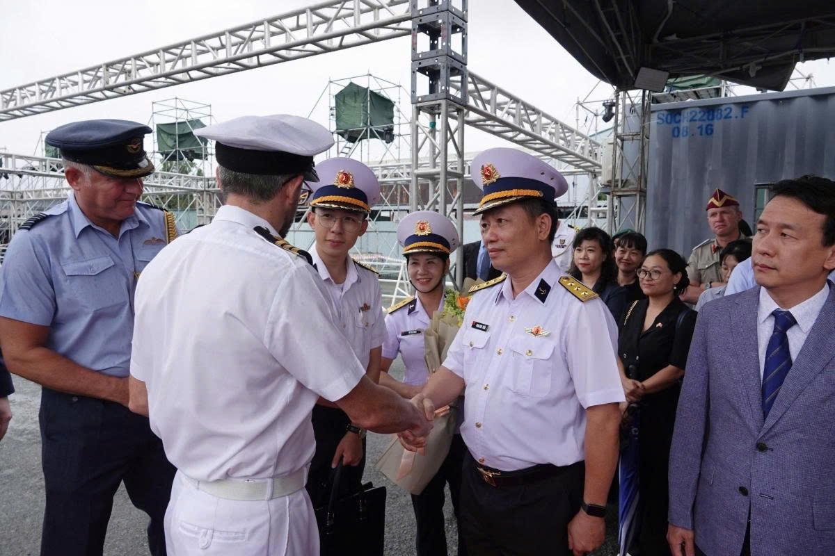 British warship HMS Richmond visits Ho Chi Minh City